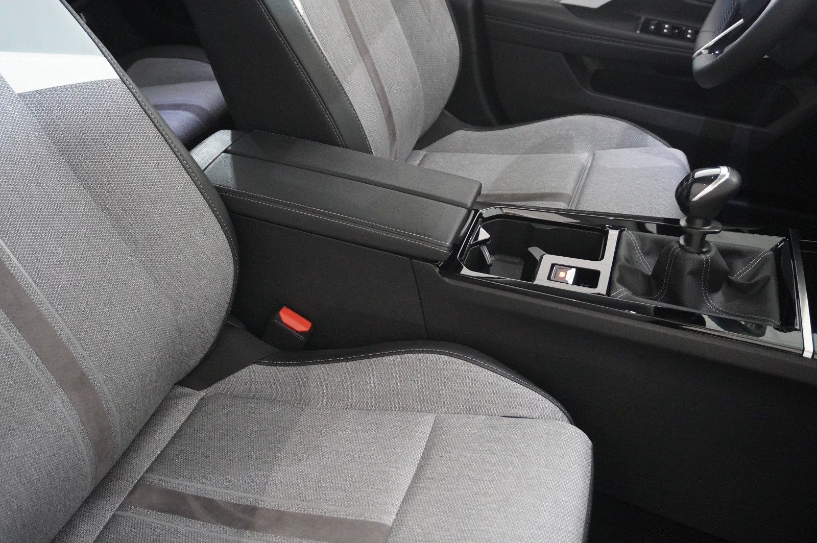 Fahrzeugabbildung Opel Astra L ST 1.5D ELEGANCE NAVI/LED/KAMERA/SH/DAB+