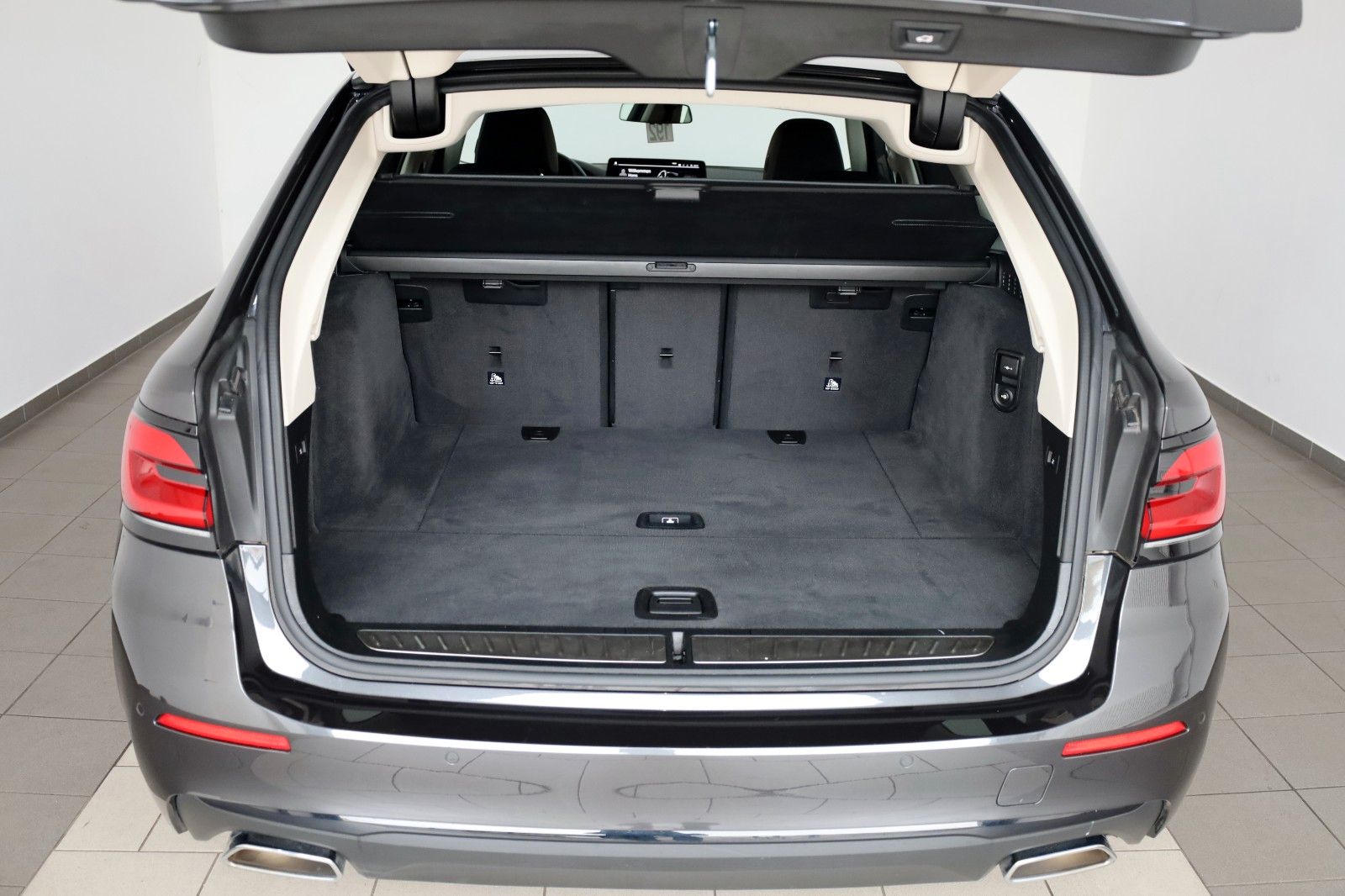 Fahrzeugabbildung BMW 520 d xDrive,Leder,Navi,LED,SH,Kamera,DAB,AHK