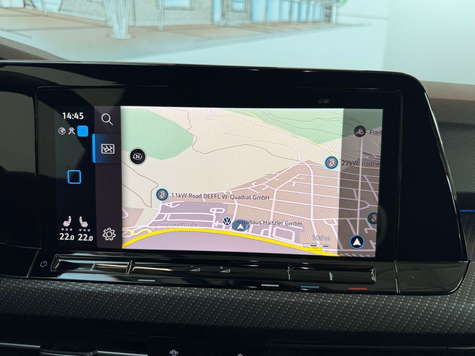 Fahrzeugabbildung Volkswagen Golf VIII Lim. R-Line 1,5 eTSI DSG +Navi+ACC+LED