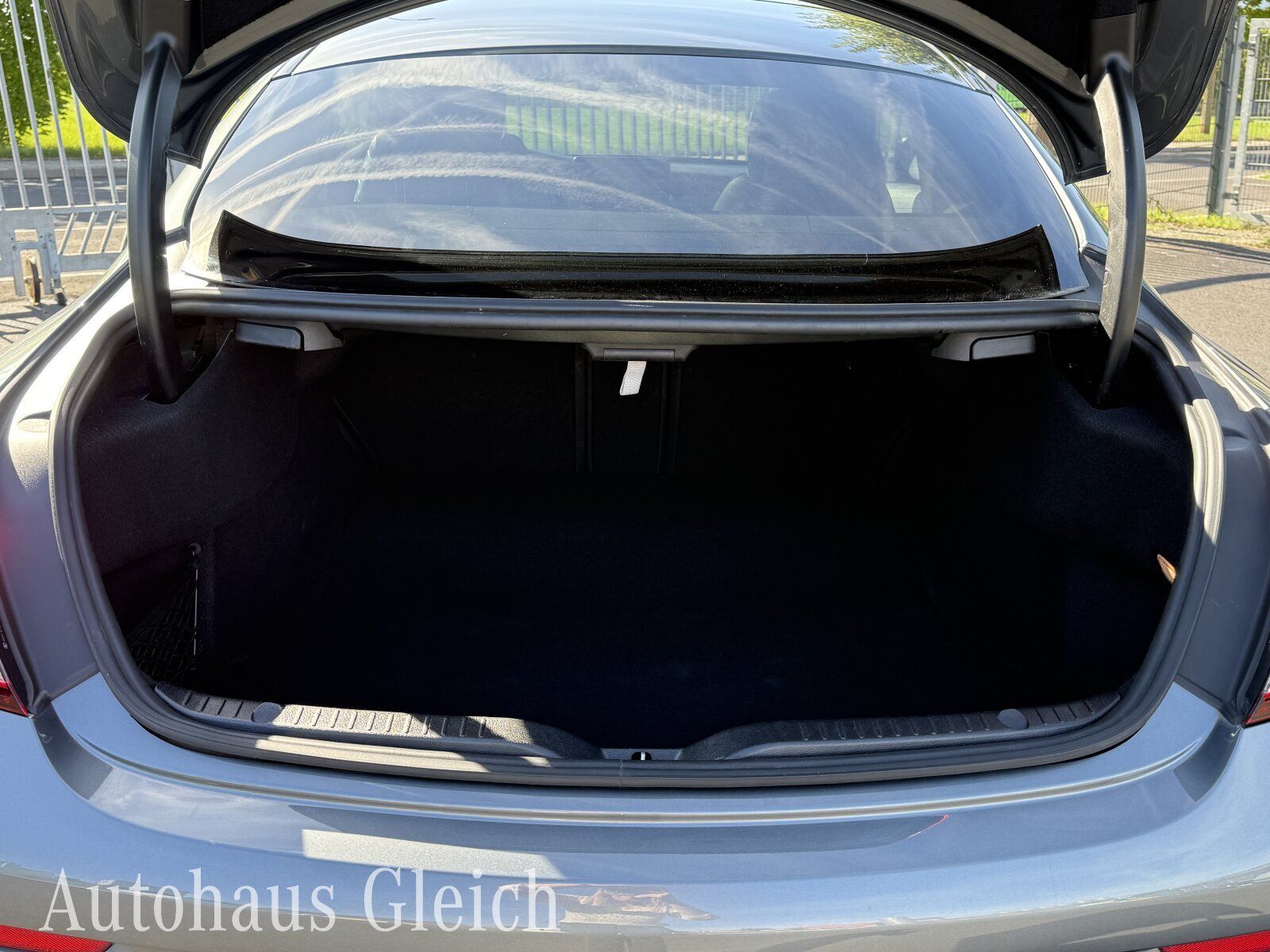 Fahrzeugabbildung Mercedes-Benz C 180 Coupe AMG-Line Interieur/Navi/LED