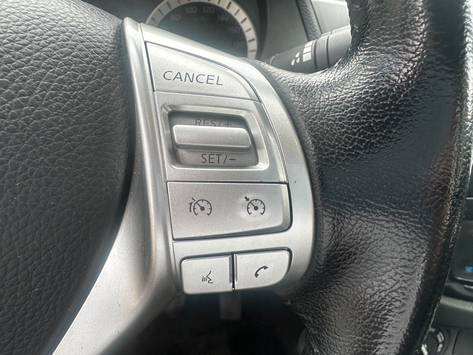 Fahrzeugabbildung Nissan Navara NP300  N-Guard Double Cab 4x4