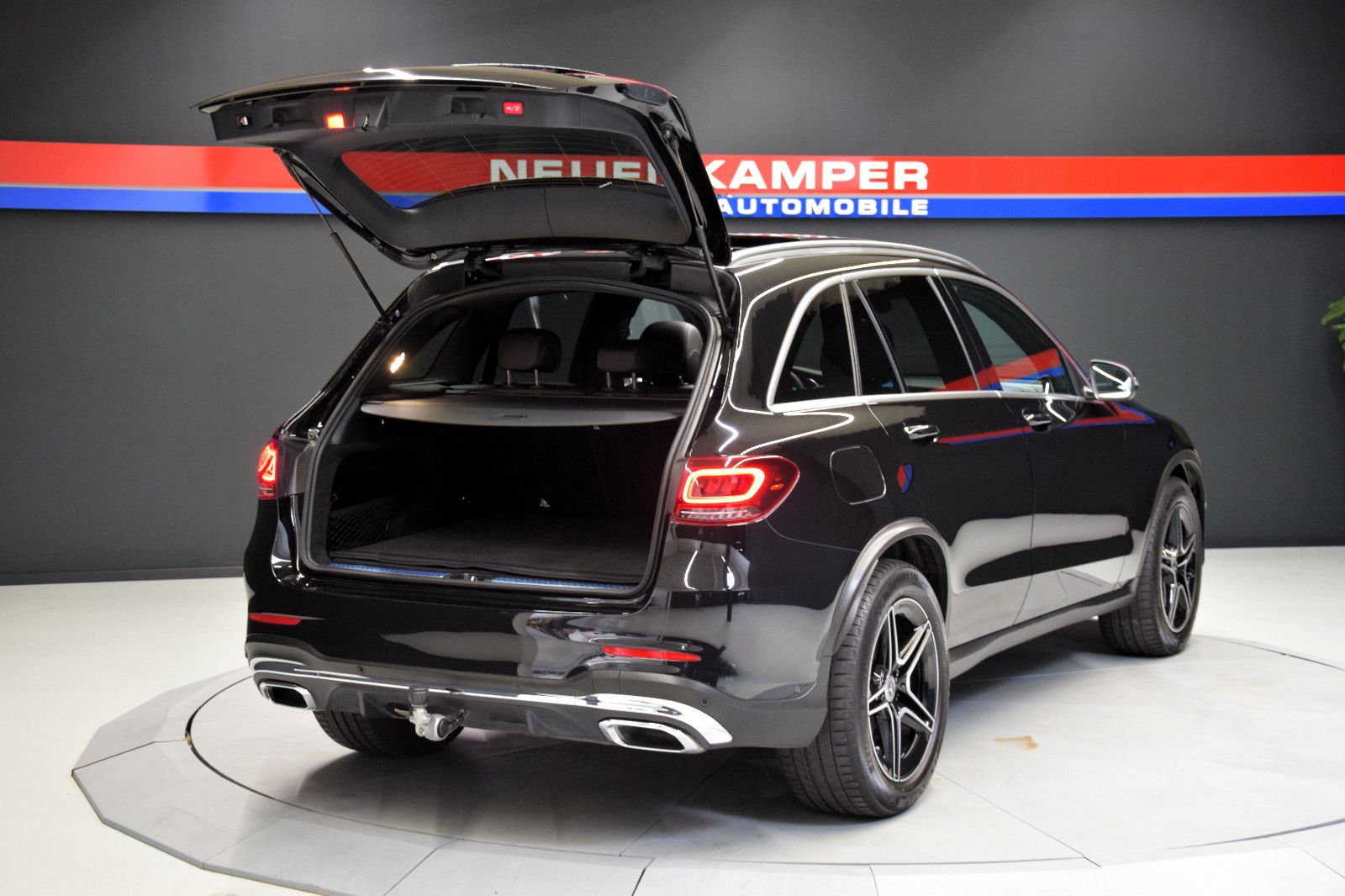 Fahrzeugabbildung Mercedes-Benz GLC 200 4Matic AMG Pano Kamera LED Tempomat
