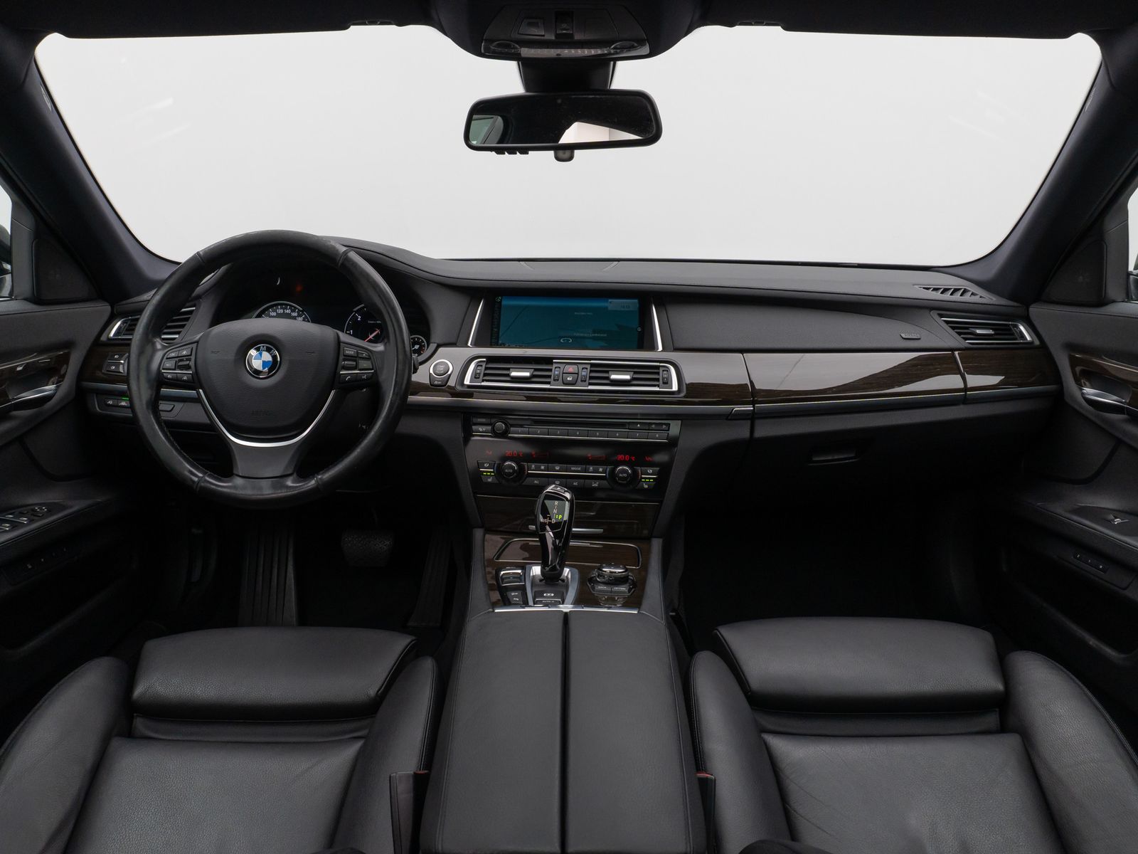 Fahrzeugabbildung BMW 740d xD Glasdach Kamera HUD HiFi Lenkrhzg SoftCl