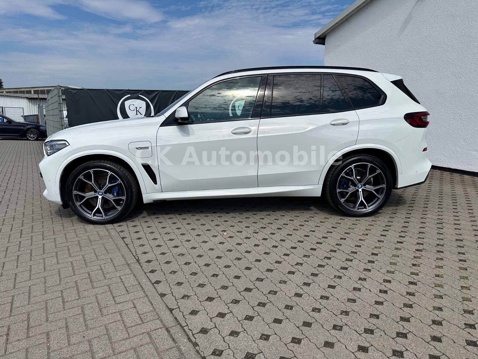 Fahrzeugabbildung BMW X5 xDrive45e M-Sport/Laser/Pano/Head-Up/360°/AHK