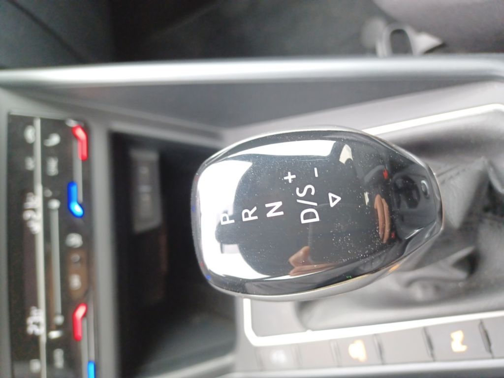 Fahrzeugabbildung Volkswagen Polo 1.0 TSI DSG R-Line ACC, Climatronic,Navi,SH