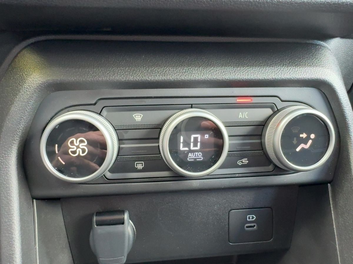 Fahrzeugabbildung Dacia Sandero Expression TCe 90 SHZ Klimaaut.