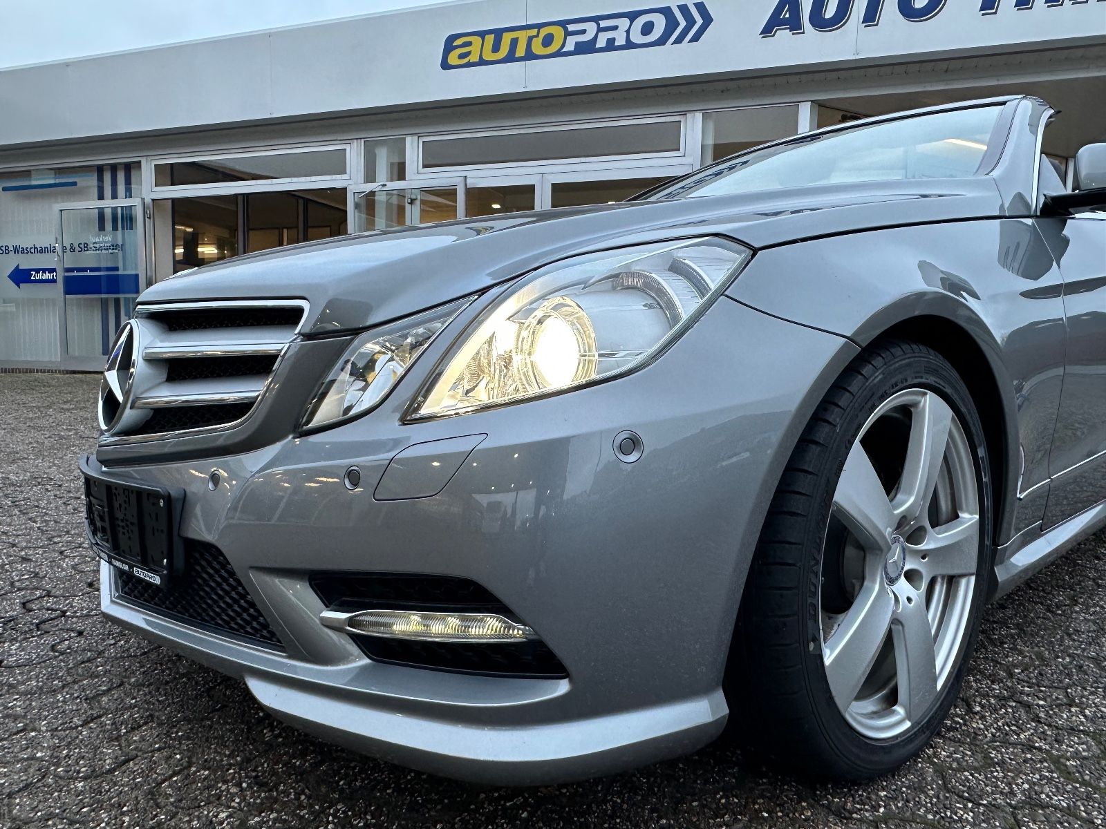 Fahrzeugabbildung Mercedes-Benz E 220 CDI Cabrio AMG BiXenon/AirScarf/Navi/Leder