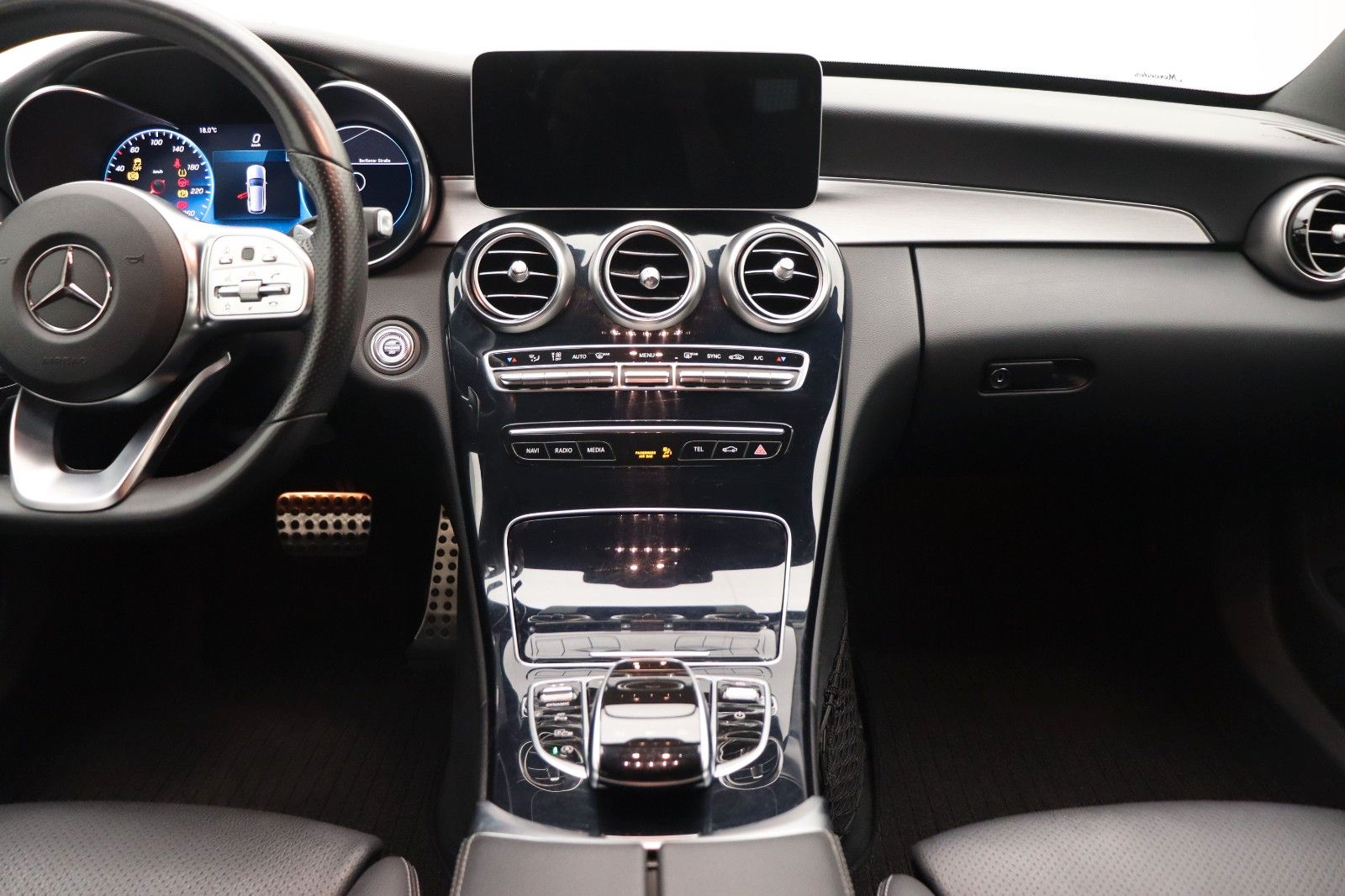 Fahrzeugabbildung Mercedes-Benz C 220d T-Modell 4Matic AMG-Line Night-Paket