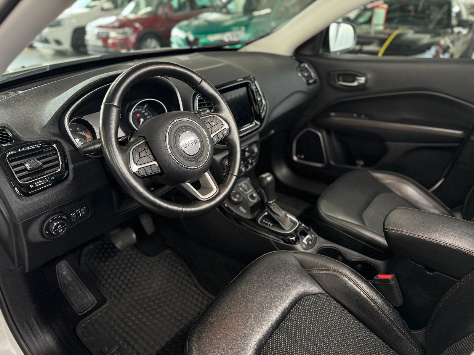 Fahrzeugabbildung Jeep Compass 1.4T Limited 4WD "Pano AHK Winterpaket"