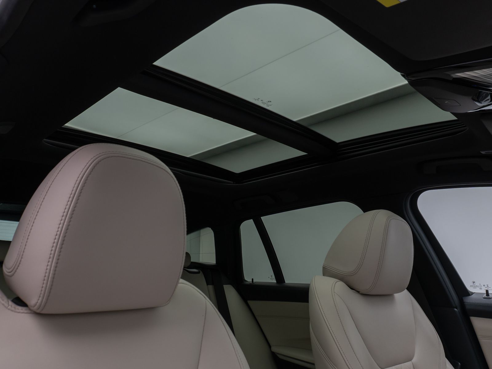Fahrzeugabbildung BMW 330e xD M Sport Panoram Kamera Laser HUD DAB H/K