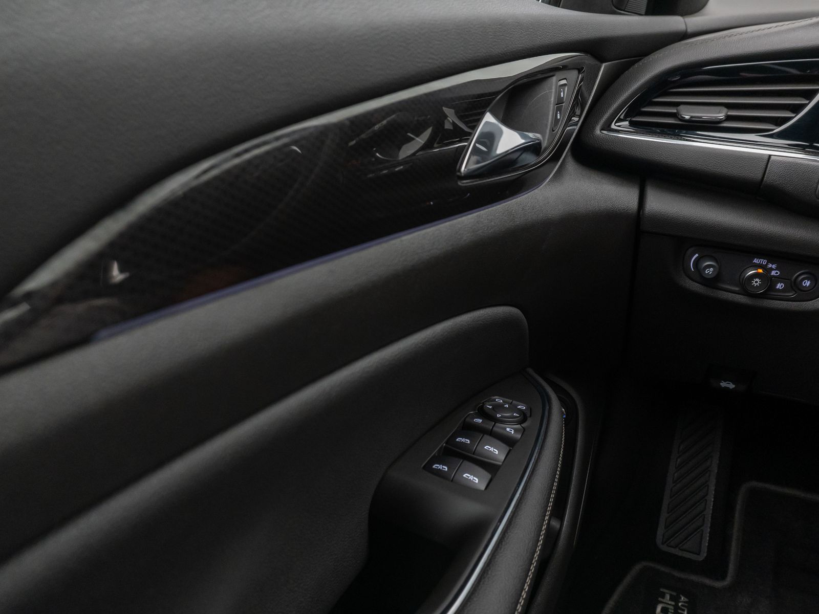 Fahrzeugabbildung Opel Insignia B Sports GSLine Plus 4x4 Kamera HUD AHK