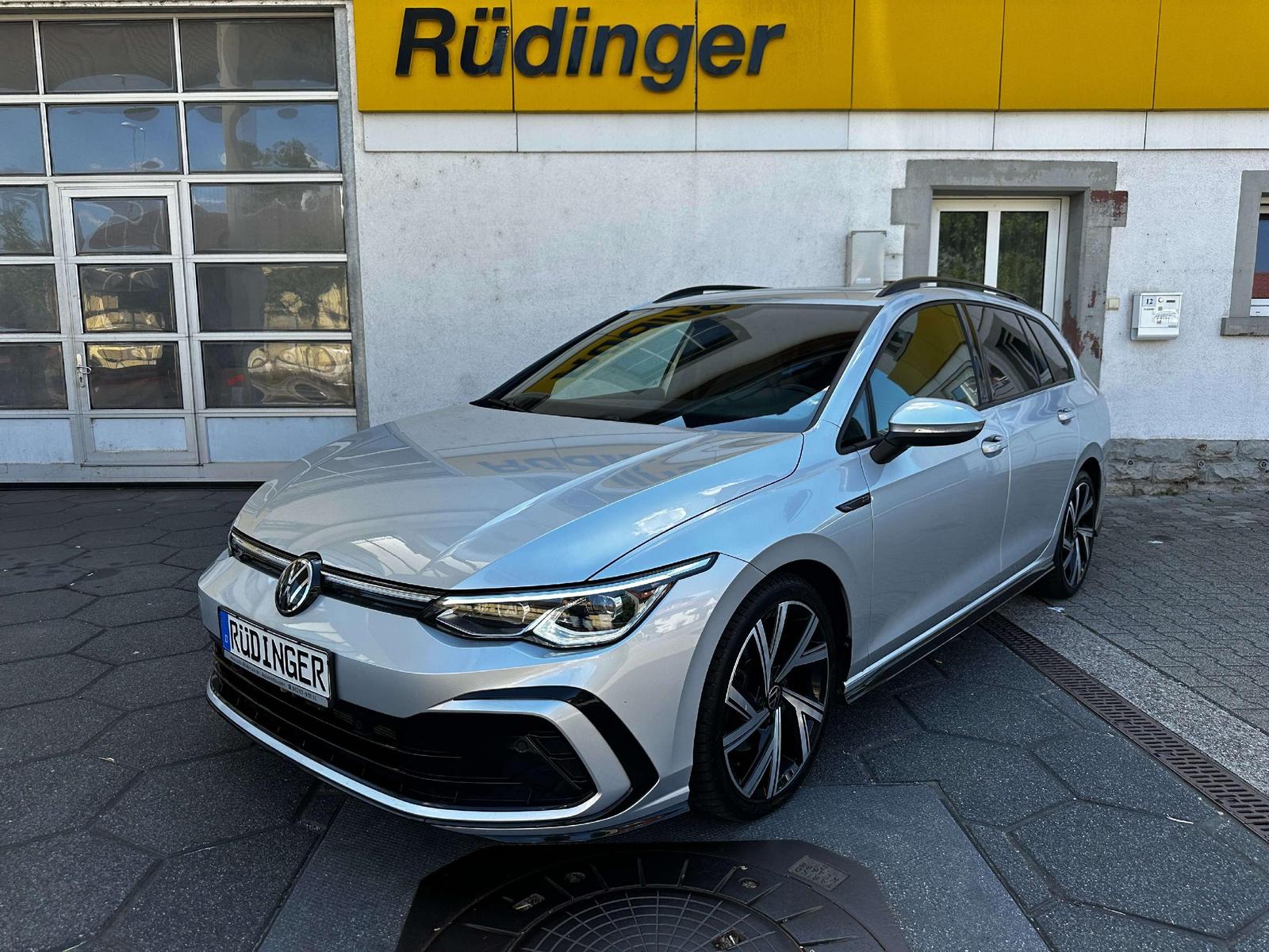 Volkswagen Golf Variant R-Line *ACC* AHK PANORAMA LED TOP-S