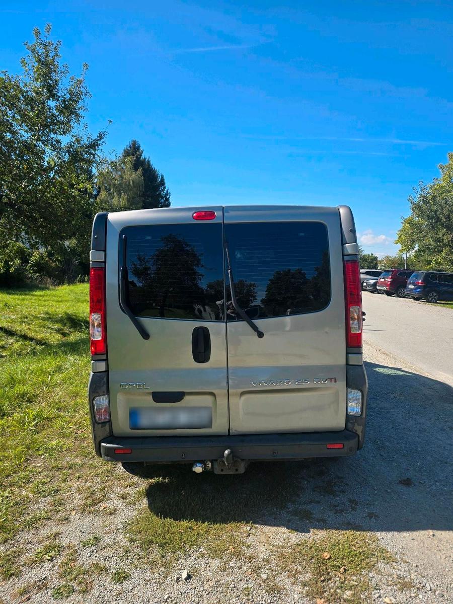 Opel Vivaro 2009 — photo 12