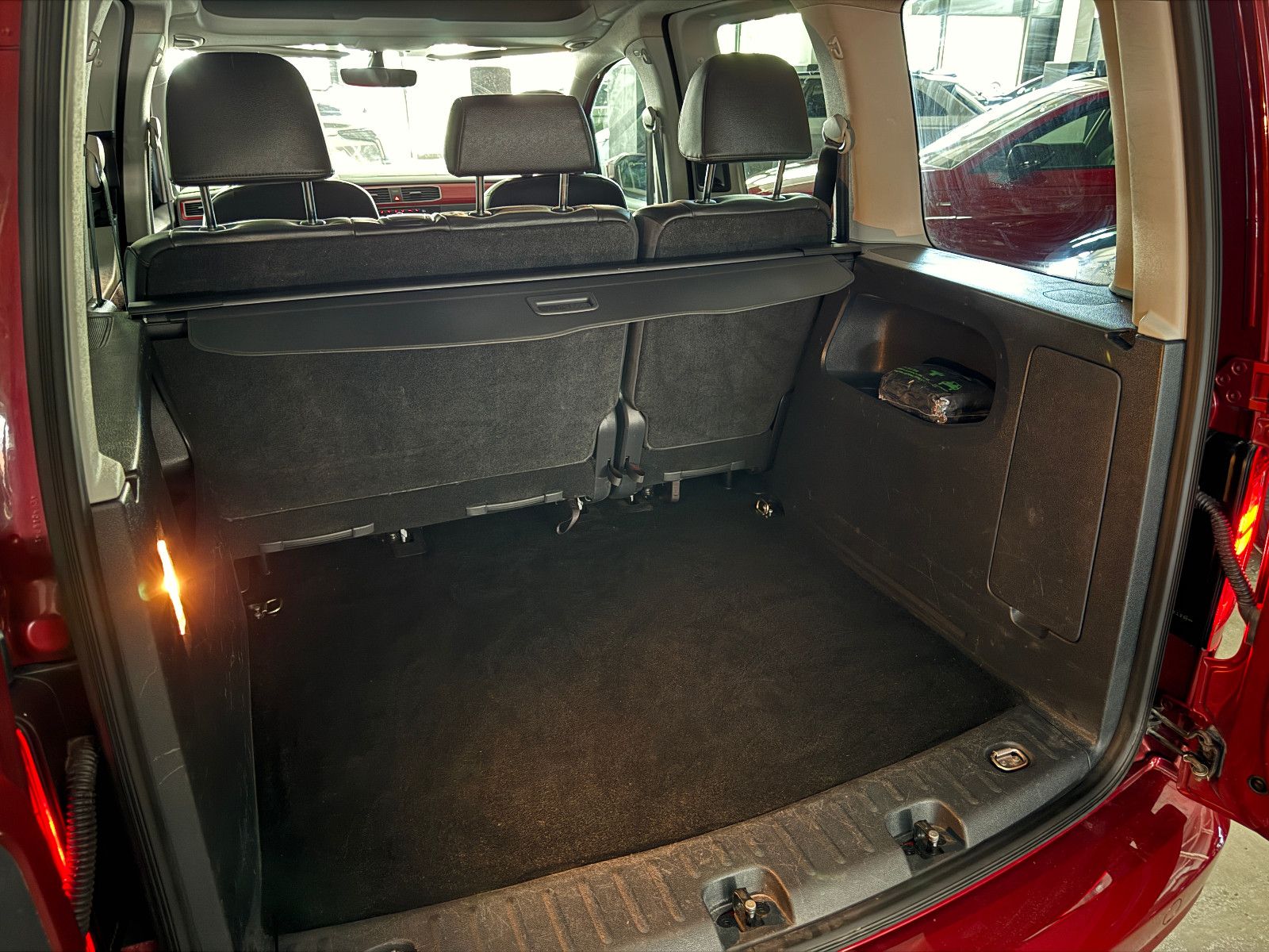 Fahrzeugabbildung Volkswagen CADDY MAXI 1.4 TGI HIGHLINE SPORTPAKET ACC VOLL