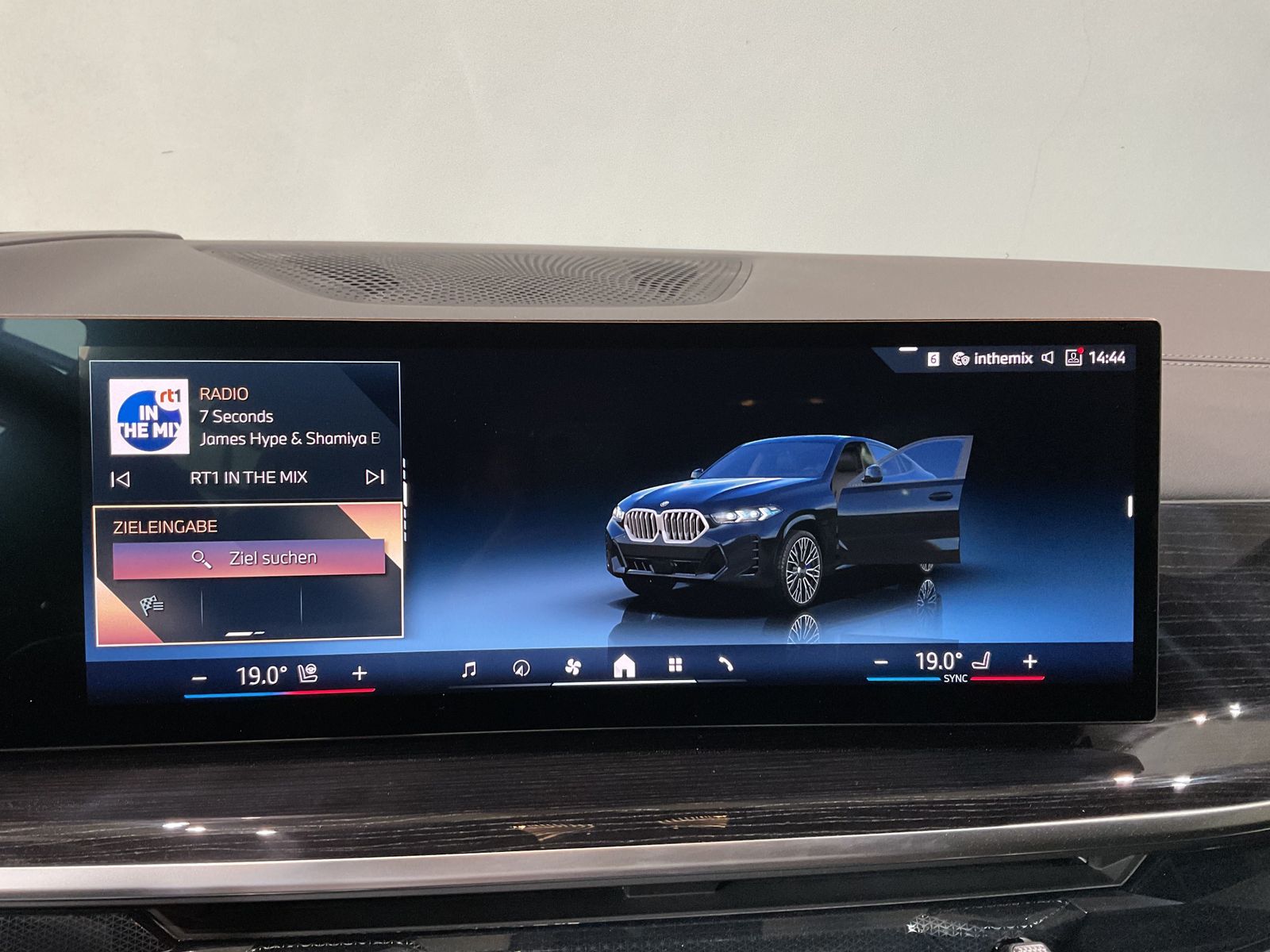 Fahrzeugabbildung BMW X6 xDrive30d H&K, Sitzbelüftung, 22" LMR DAB