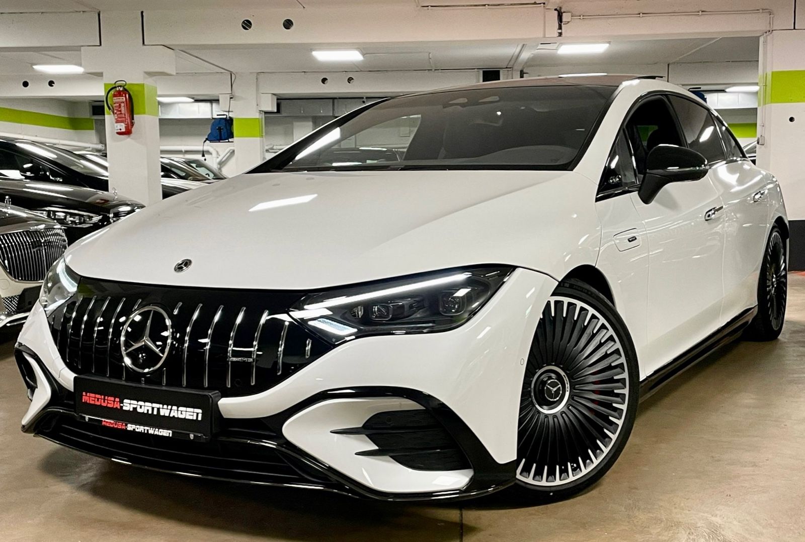 Fahrzeugabbildung Mercedes-Benz EQE AMG 43 4M HYPERSCREEN CARBON NIGHTPACK FULL!