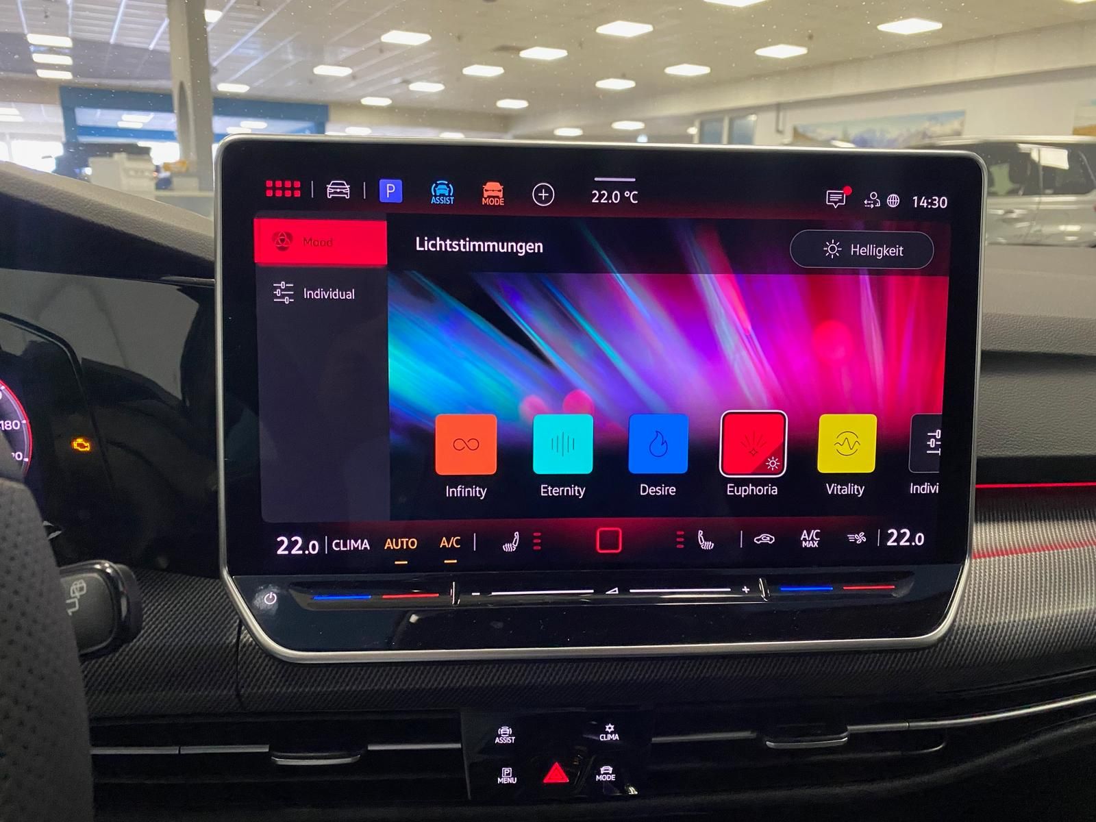 Fahrzeugabbildung Volkswagen Variant 2.0 TSI 4Mot R-Line BlackStyle+AHK+MATRI