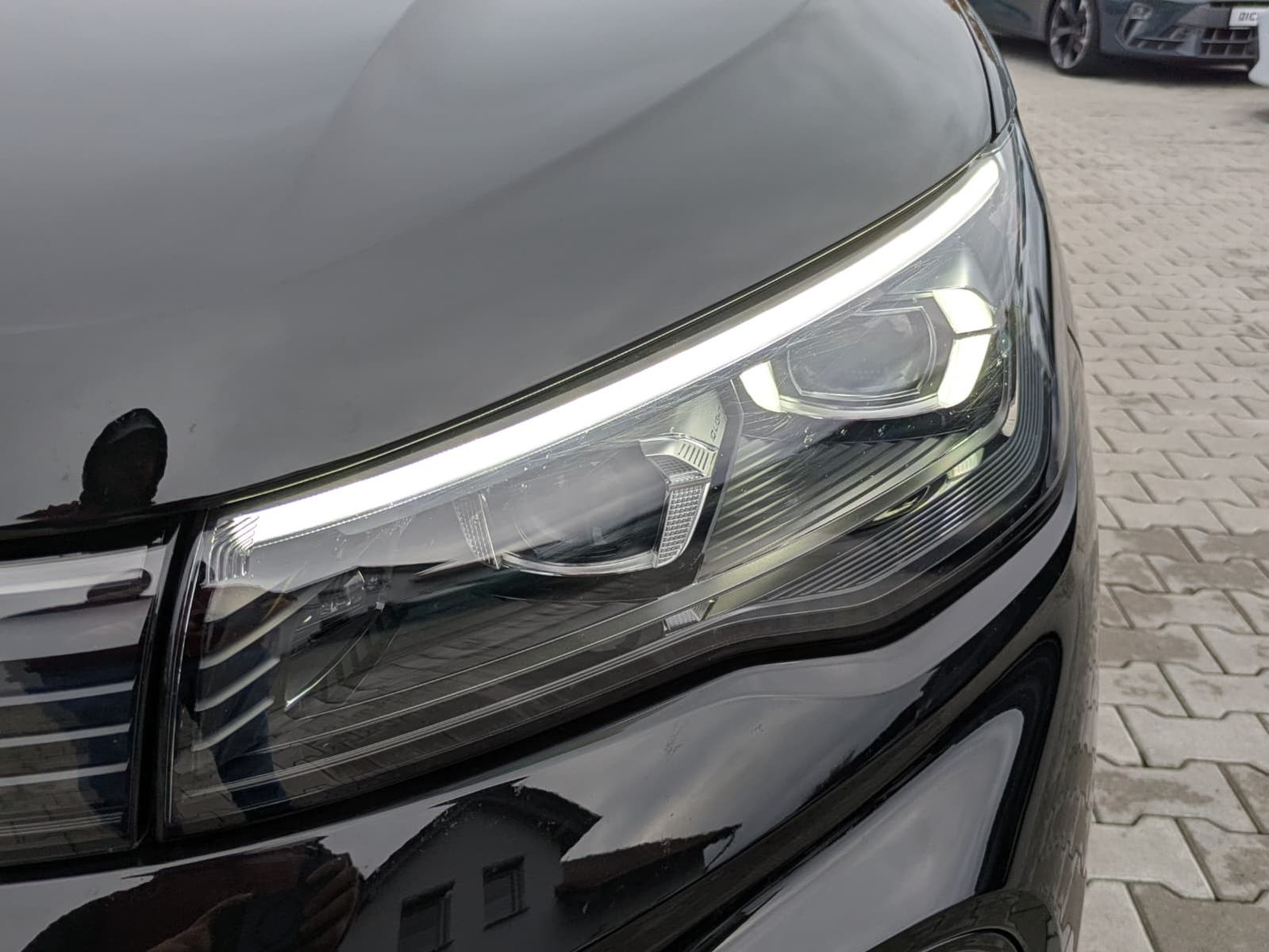 Fahrzeugabbildung Volkswagen Tiguan 2.0 TDI 4M R-Line PANO*H&K*AHK*MATRIX*20"