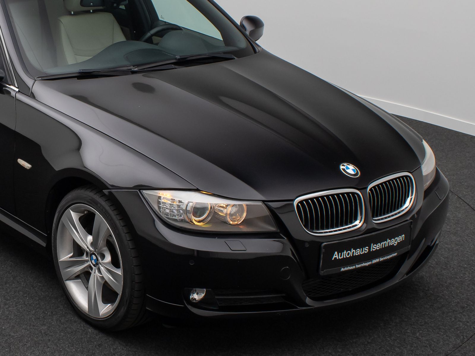 Fahrzeugabbildung BMW 325d GeschwindigReg Xenon PDC Alarm HiFi Leder