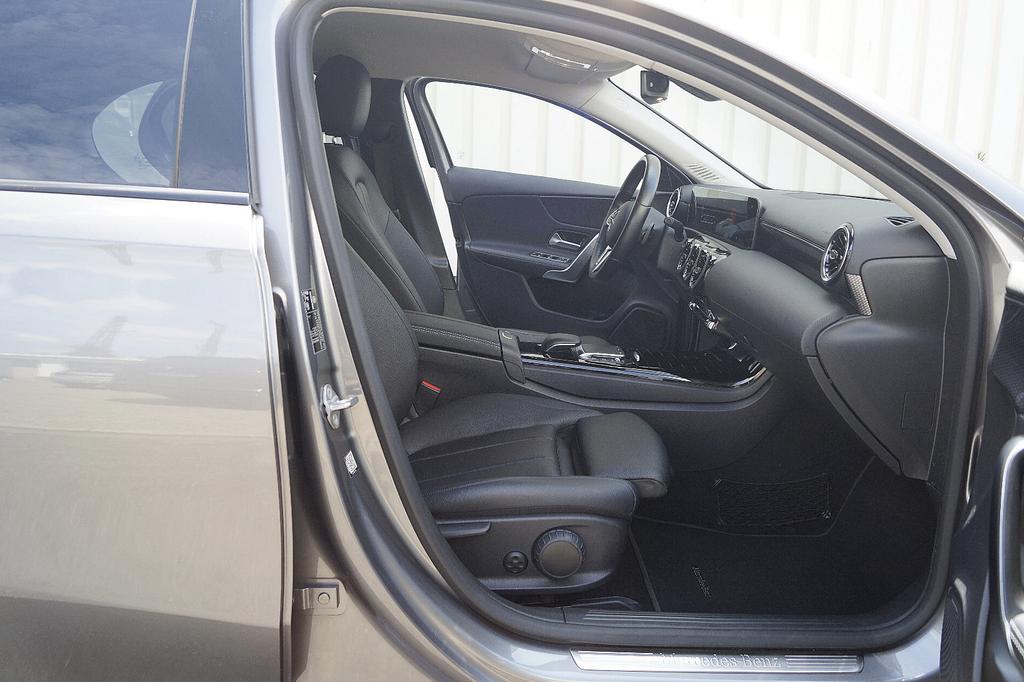 Mercedes-Benz A 220