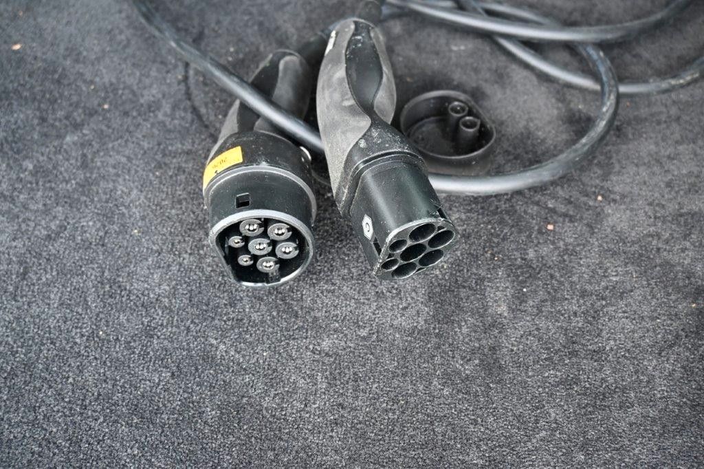 Fahrzeugabbildung Volvo V60 T6 PHEV Essential AWD*AHK*PDC*LHZG*