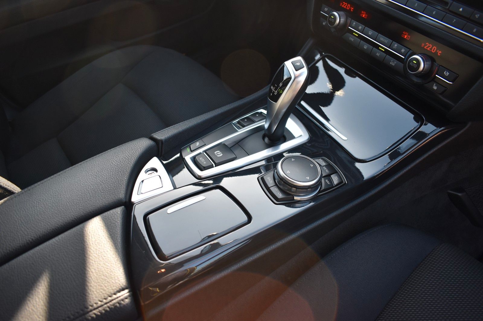 Fahrzeugabbildung BMW 530 d Touring ACC AHK HUD