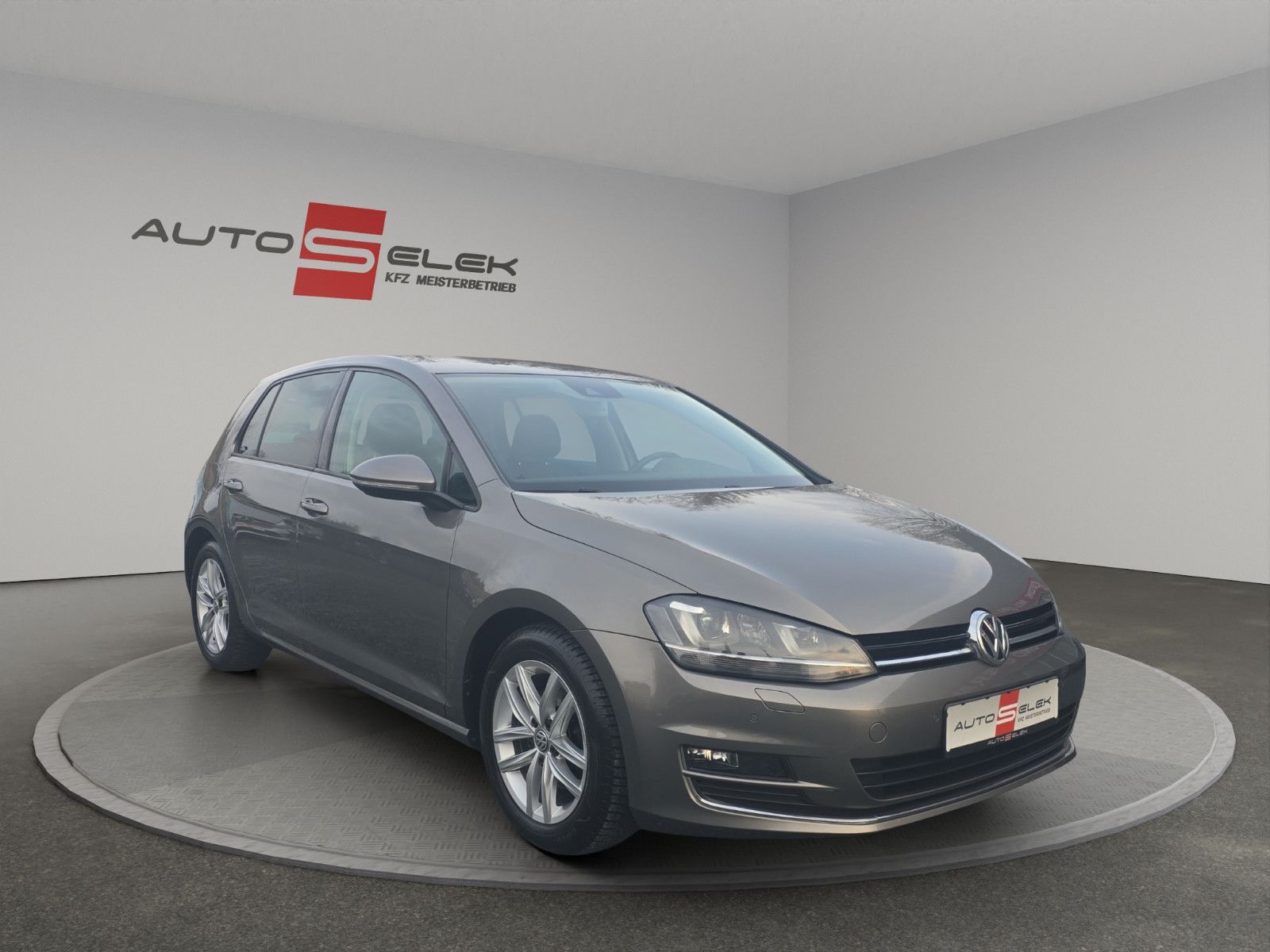 Fahrzeugabbildung Volkswagen Golf VII  Highline BMT/NAVi/PDC/XENON