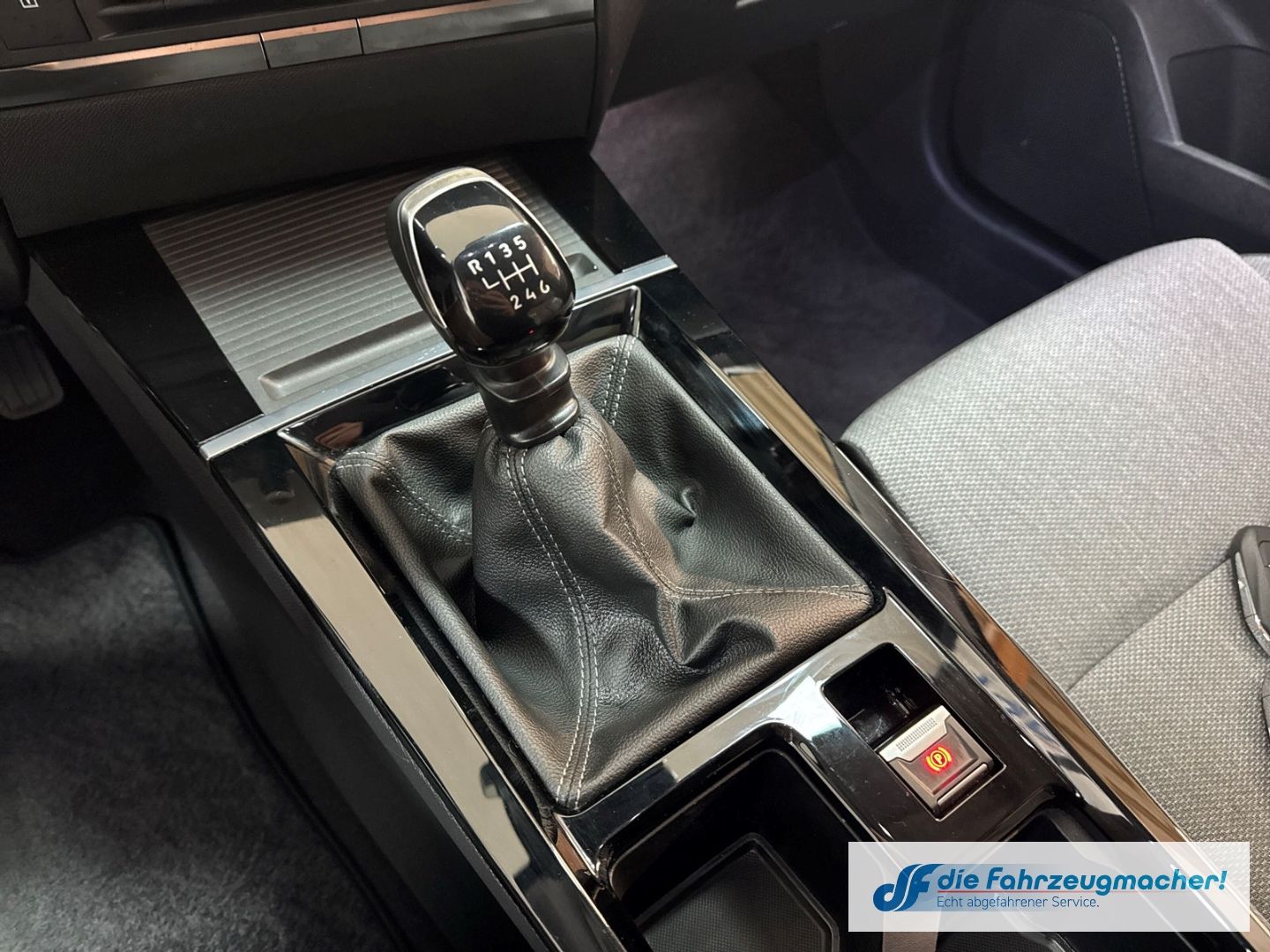 Fahrzeugabbildung Opel Astra L Sports Tourer Elegance Navi LED Apple Ca