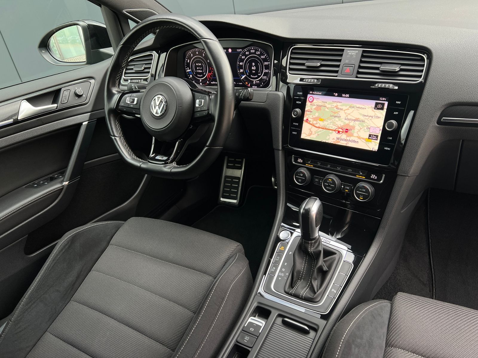 Fahrzeugabbildung Volkswagen Golf VII R 4MOTION 2.0 TSI OPF DSG *Sportauspuff