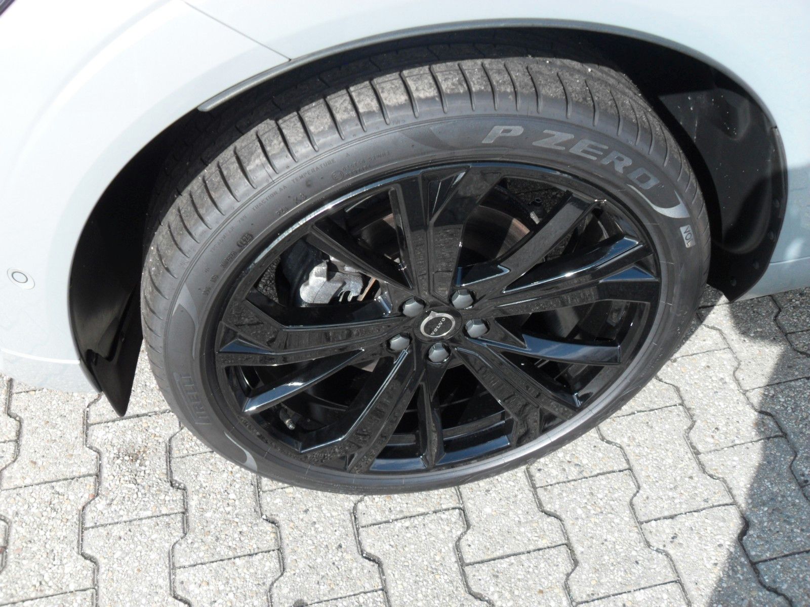 Fahrzeugabbildung Volvo XC 60 B5 Plus Black Edition AWD | Headup