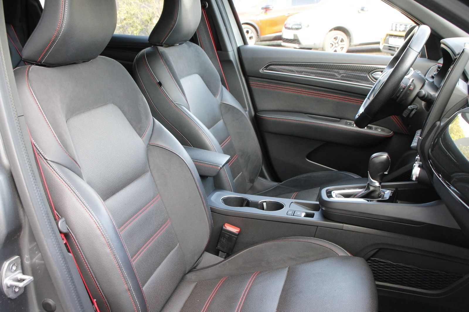Fahrzeugabbildung Renault Arkana R.S. LINE TCe 140 EDC (MY21)