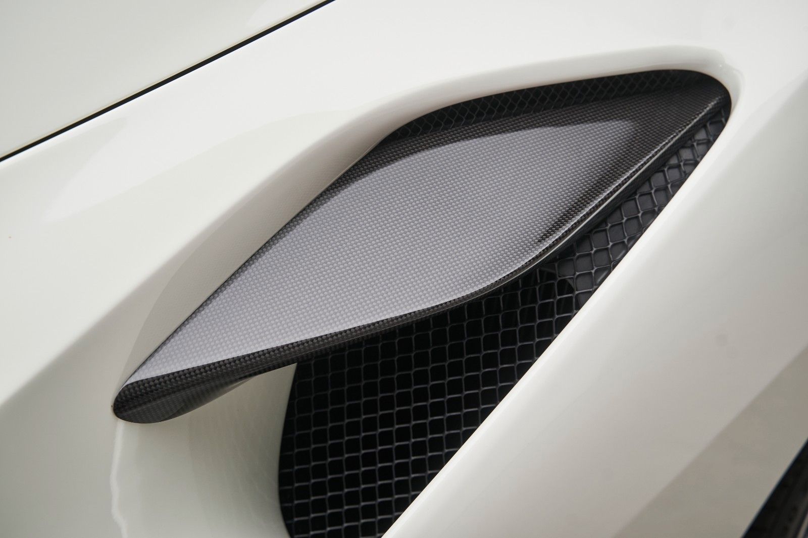 Fahrzeugabbildung Ferrari F8 Spider Carbon Racing Seats Display Lift LED