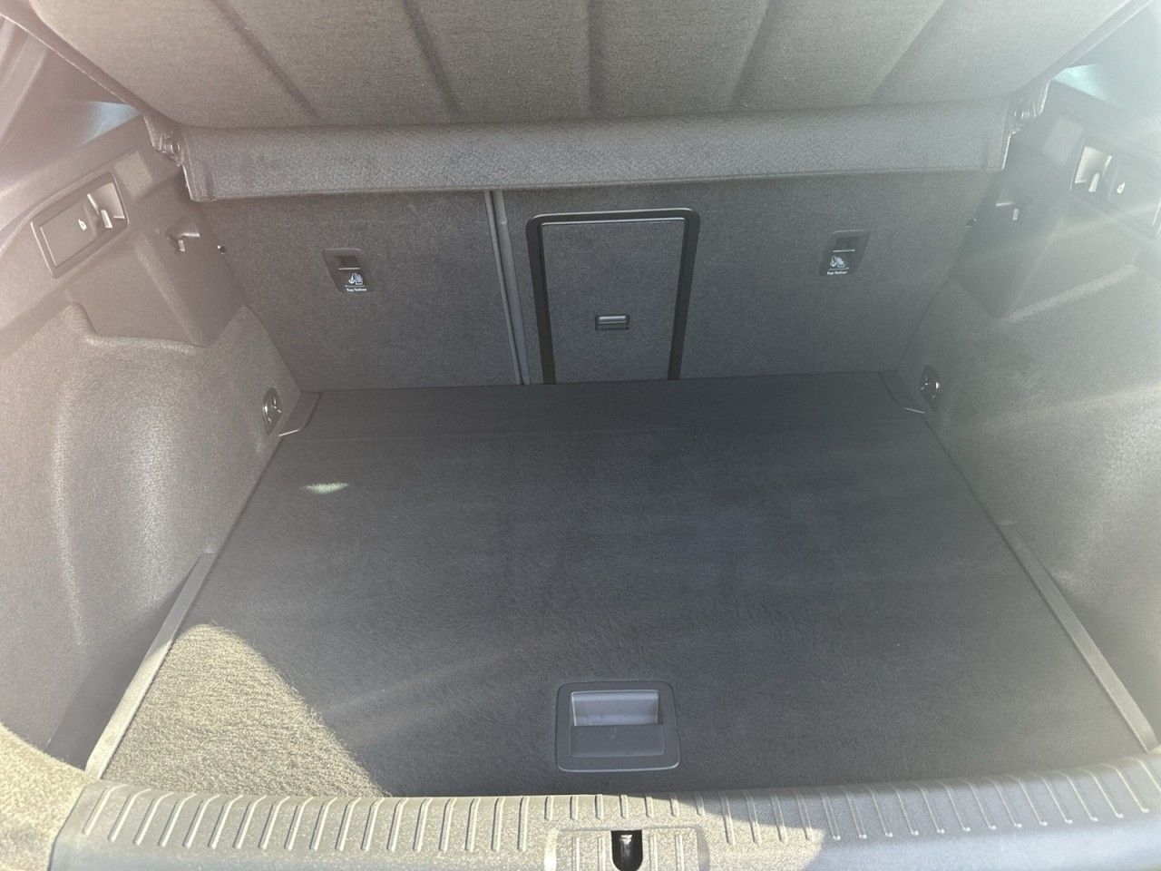 Fahrzeugabbildung CUPRA Formentor VZ 2.0 TSI 4Drive 310 PS*ACC* - mit KI generiert/bearbeitet