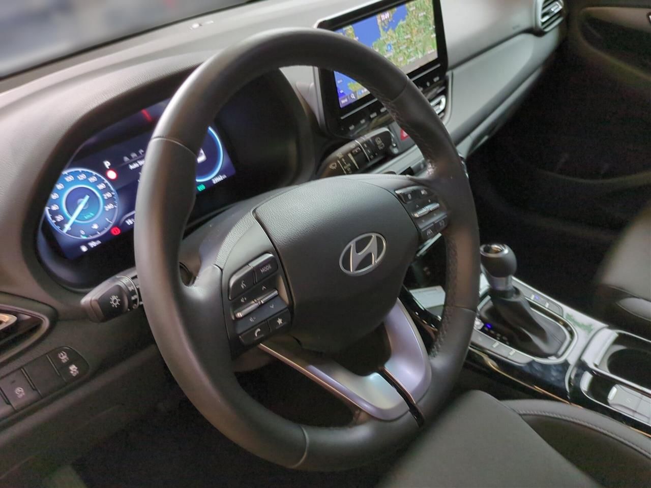 Fahrzeugabbildung Hyundai i30 1.5 DCT ADVANTAGE SHZ*LHZ*NAVI*KAMERA*CARPL*