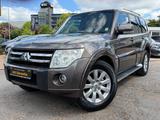 Mitsubishi Pajero 3.2 DI-D Instyle/Pano/7xSitzer/Leder - gebrauchte Mitsubishi Pajero aus dem Jahr 2011