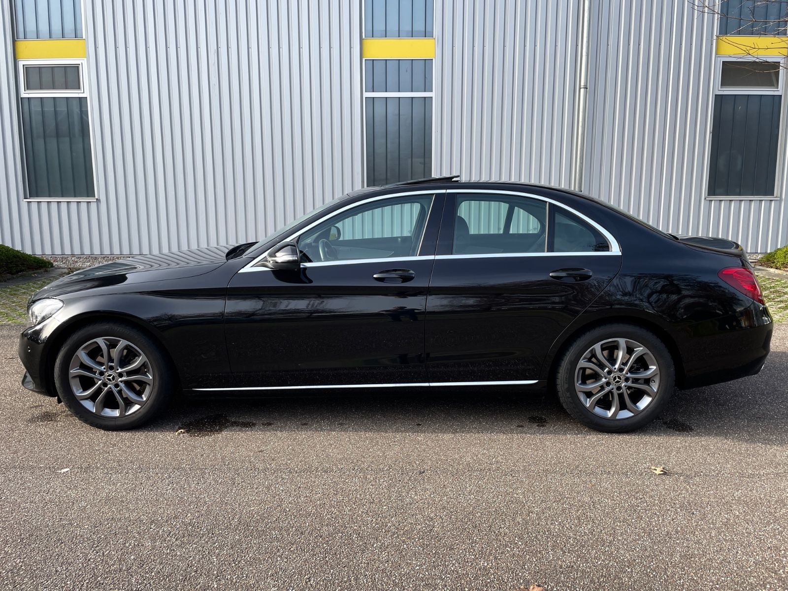 MERCEDES-BENZ C 180*9G Autom.*Glasschiebedach*Totwinkelasist.