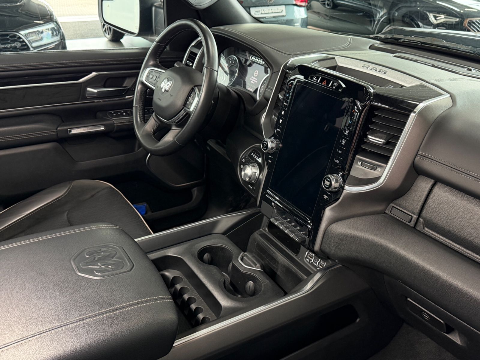 Fahrzeugabbildung Dodge RAM 1500 5,7 Laramie NIGHT LPG Luft RamBox