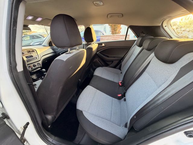 Hyundai i20 1.2 blue YES!