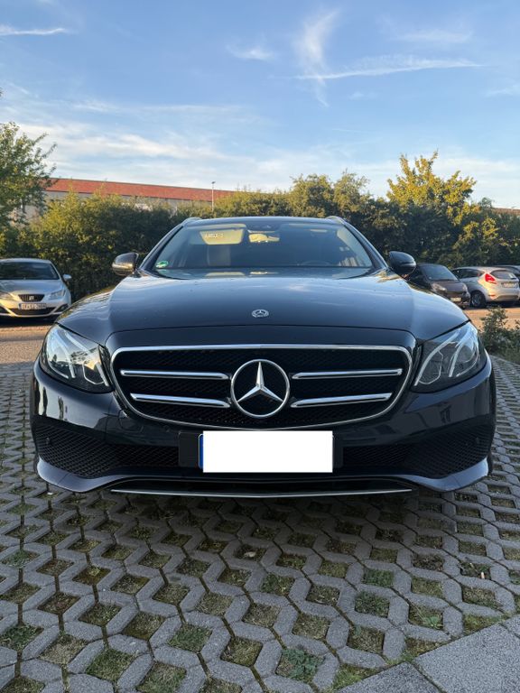 Image of Mercedes-Benz E 220