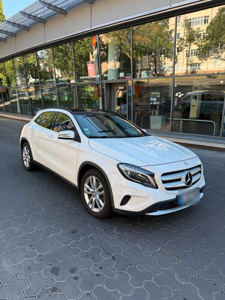 MERCEDES-BENZ GLA 250 / Scheckheft / Teilleder / 4Matic ...