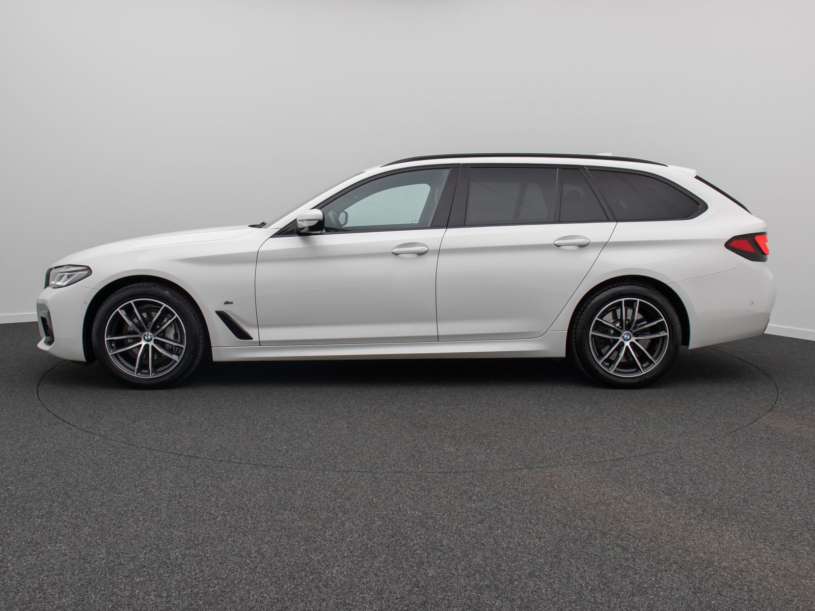 Fahrzeugabbildung BMW 530d M Sport Kamera DAB Memory ACC H/K Panorama