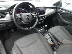 Fahrzeugabbildung Skoda Kamiq 1.0l TSI CLEVER *LED*NAV*KAM*BT*