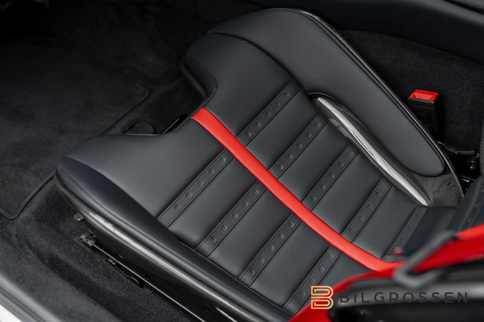Ferrari Coupe 6.5 V12 CARBON LIFT PASSENGER DISPLAY