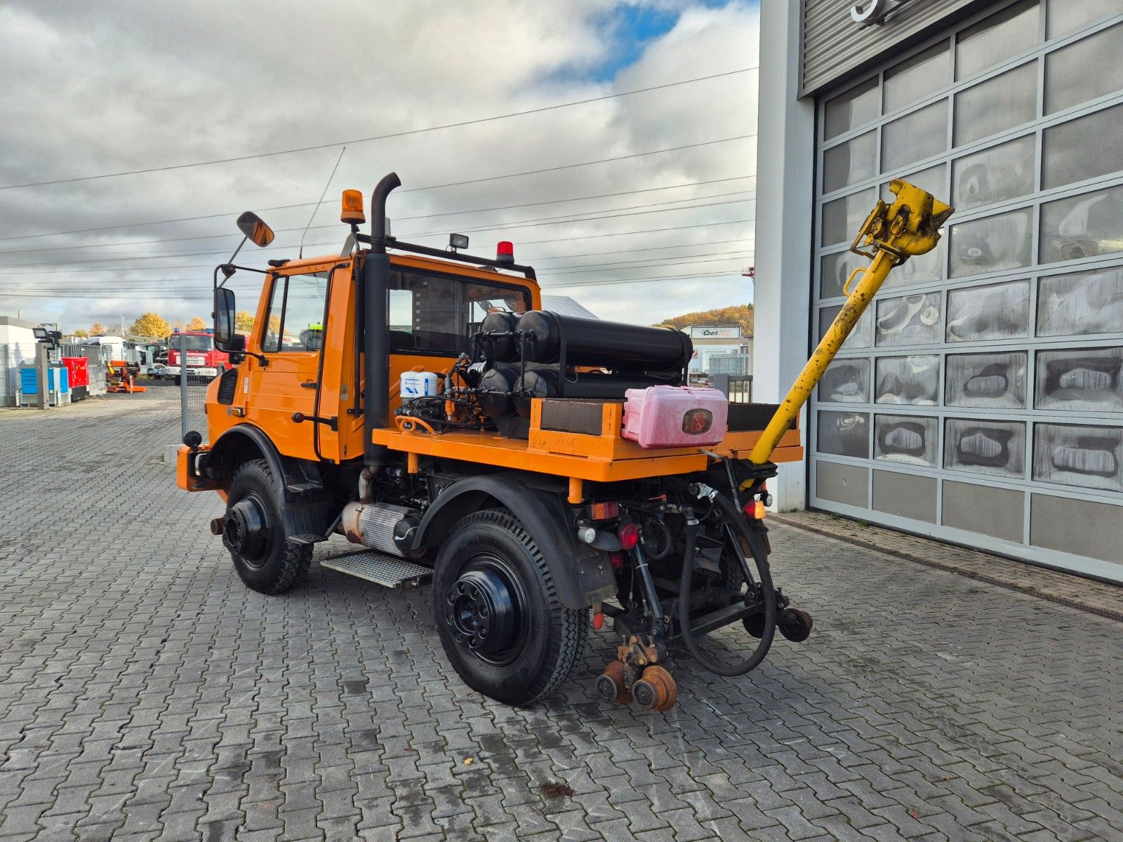 Fahrzeugabbildung Mercedes-Benz Unimog U1600 4x4 Zweiweg ZW 100 S Railway 11584h