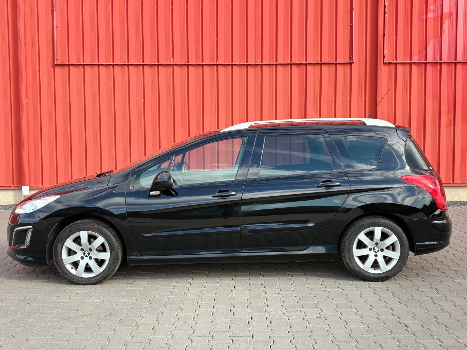 Peugeot 308 2012 — rear view