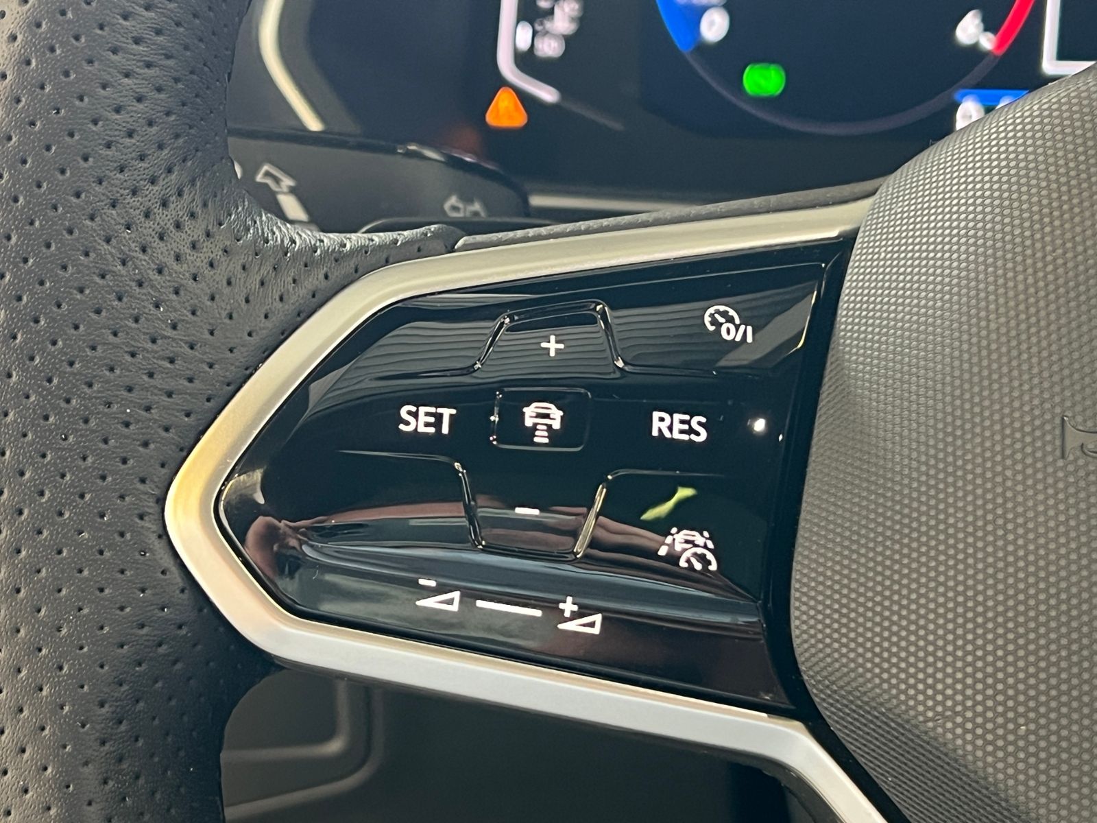 Fahrzeugabbildung Volkswagen Tiguan Allspace R-Line 2.0 TDI DSG 4Motion *AHK,
