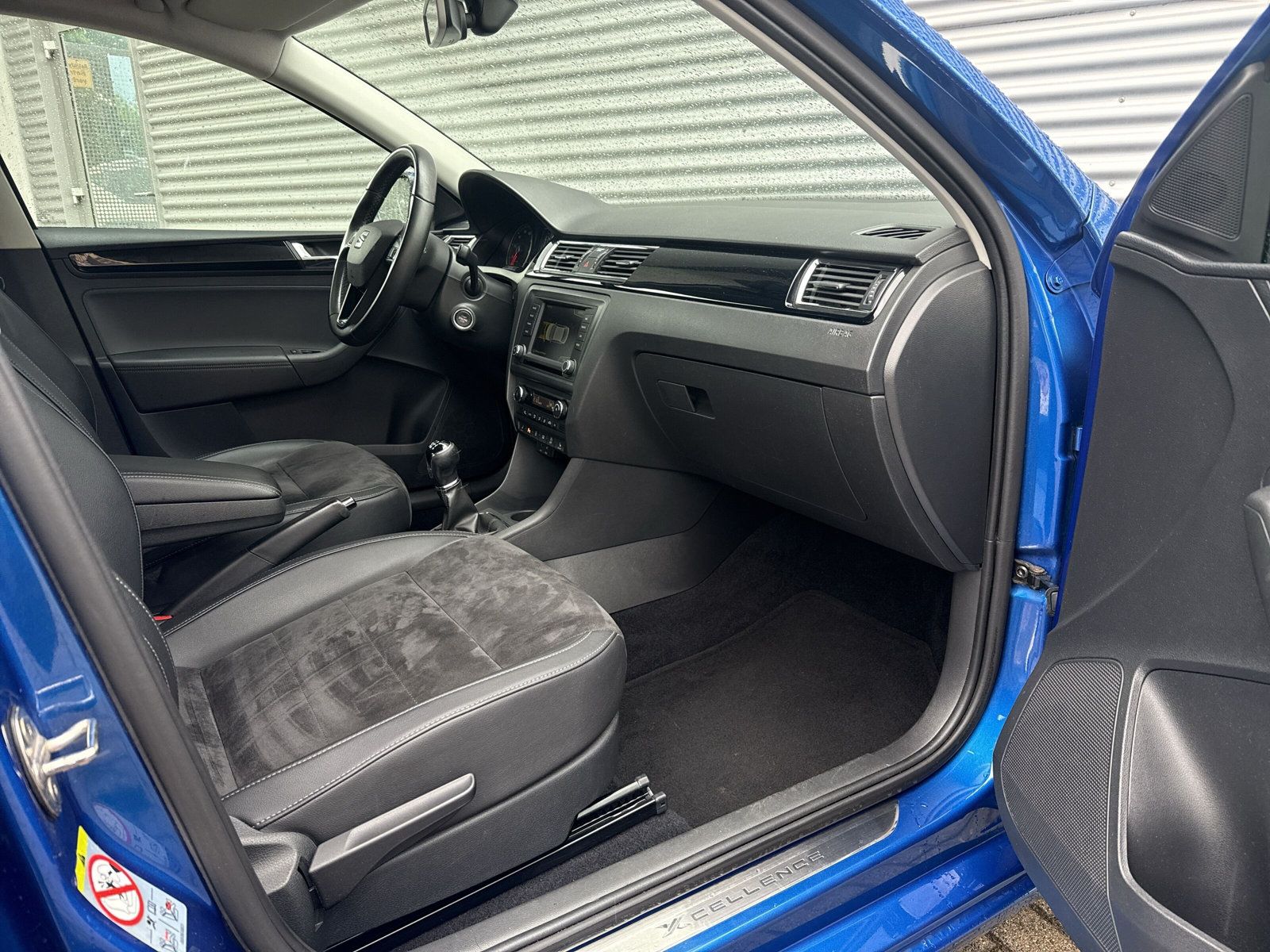 Fahrzeugabbildung SEAT Toledo 1.0 TSI Xcellence Navi PDC GRA