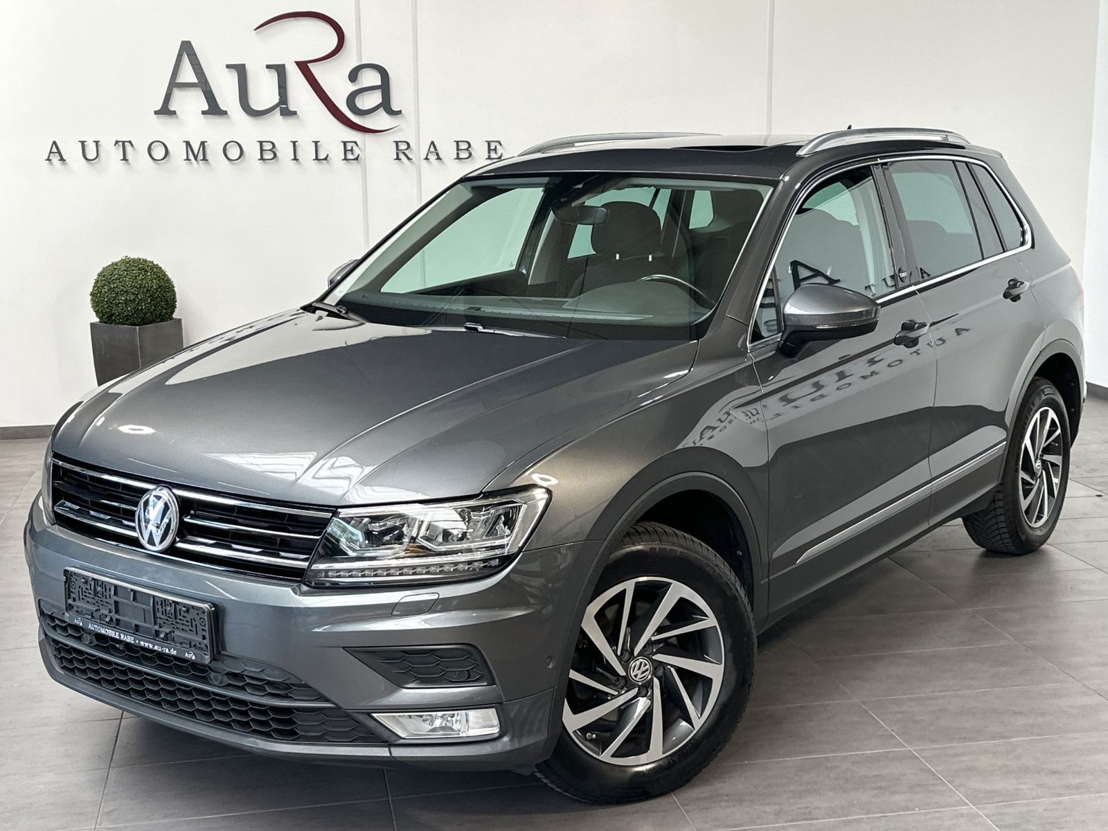 Fahrzeugabbildung Volkswagen Tiguan 2.0 TDI DSG 4M Sound NAV+LED+AHK+PANORAMA