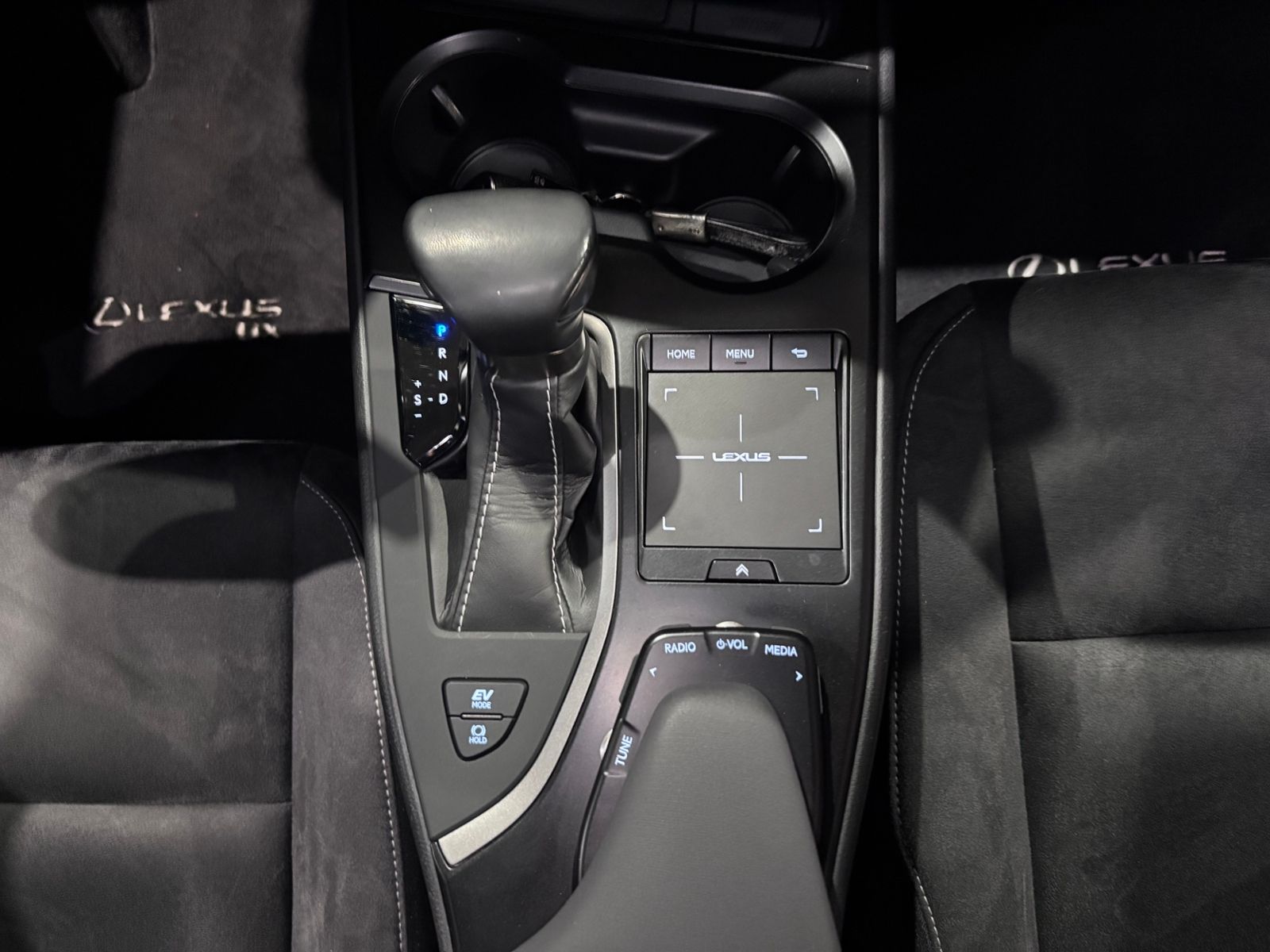 Fahrzeugabbildung Lexus UX 250 h Style RFK LED CarPlay