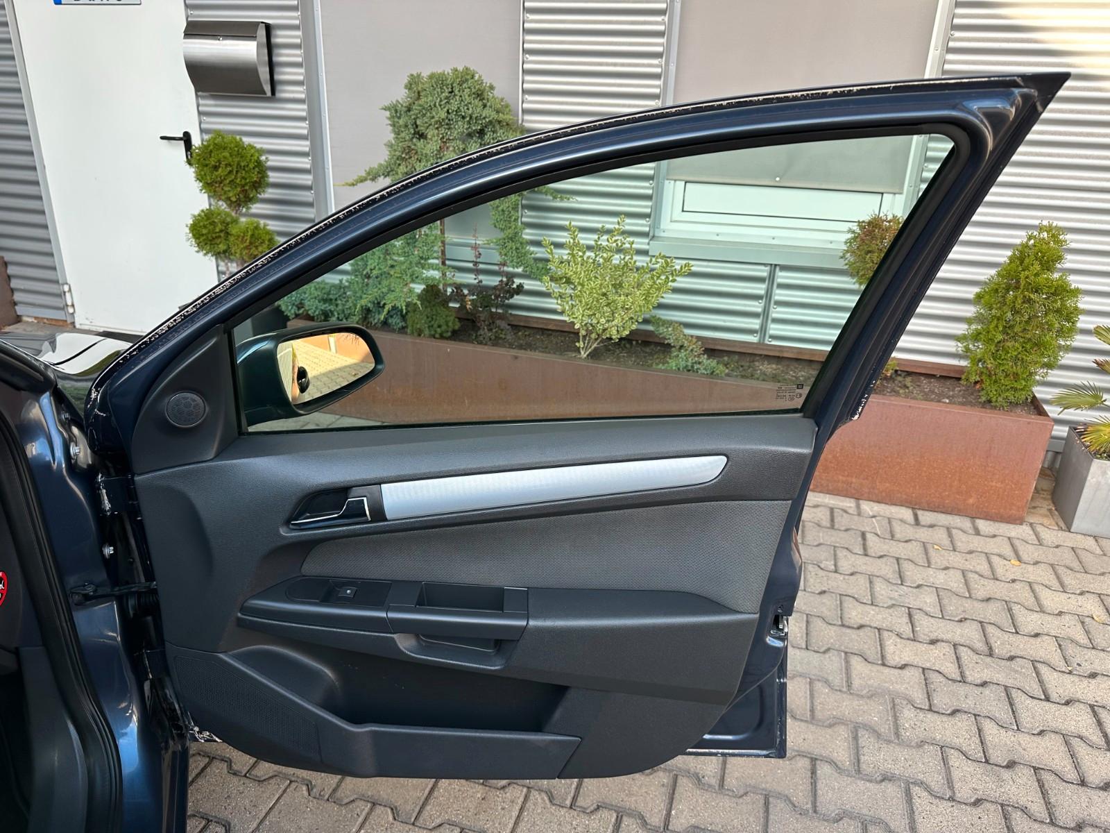 Opel Astra 2006 — photo 40